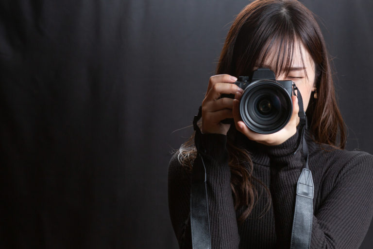 人の写真を撮影する際には、良い表情で撮れるかどうかはとても重要になってきます。